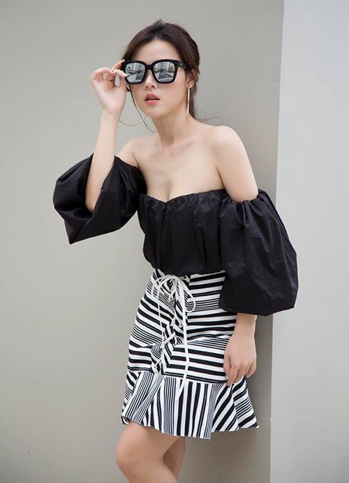 Những mỹ nhân Việt ngày càng quyến rũ “đốt cháy người nhìn” sau chia tay - 11 Cô chọn cách đi du lịch cùng bạn bè, gia đình, tự thưởng cho mình những chuyến đi xa, thưởng thức những món ăn ngon. Cô tập gym, tập võ, lắc vòng,... vừa để có được vóc dáng đẹp, vừa đánh dấu sự trở lại với sự nghiệp.