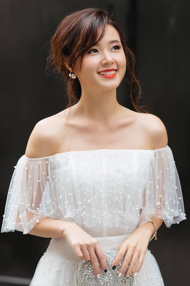 Những mỹ nhân Việt ngày càng quyến rũ “đốt cháy người nhìn” sau chia tay - 15 Vừa qua có những tin đồn về việc Midu yêu bạn thân của Phan Thành hay Phan Thành công khai hẹn hò người mới nhưng Midu không lên tiếng về vấn đề này. Sau khi vượt qua cú sốc đổ vỡ tình cảm một thời, Midu đã tập trung và tìm được niềm vui trong công việc, chính vì vậy giờ đây những tin đồn xung quanh đời tư cũng không ảnh hưởng đến cuộc sống của cô.