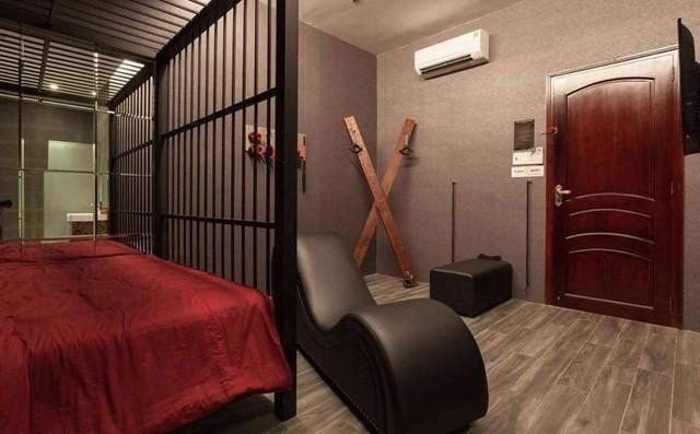Diễn biến bất ngờ vụ khách sạn kiểu bạo dâm "50 sắc thái" ở Cần Thơ - 1
Hiện, những hình ảnh này không còn xuất hiện trong quảng cáo trên trang facebook của khách sạn