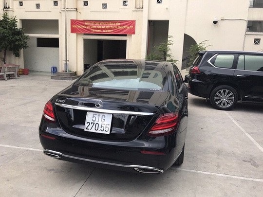 Xế hộp Văn Kính Dương tặng Vũ Hoàng Anh Ngọc