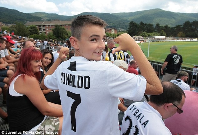 C.Ronaldo chỉ mất 8 phút để ghi bàn đầu tiên cho Juventus - 4
C.Ronaldo tạo nên hiệu ứng lớn ở Juventus