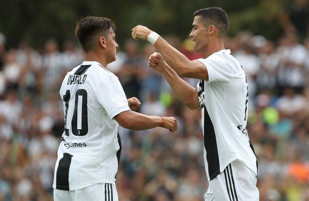C.Ronaldo chỉ mất 8 phút để ghi bàn đầu tiên cho Juventus - 8
C.Ronaldo ăn mừng bàn thắng đầu tiên vào lưới Juventus