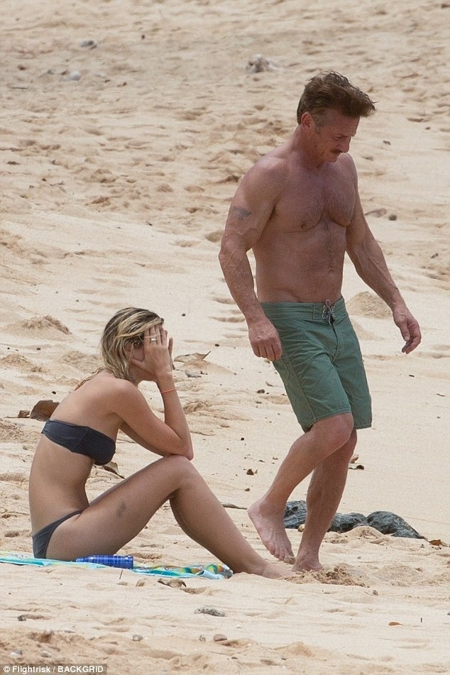 Nam diễn viên U60 đi nghỉ mát cùng bạn gái kém 32 tuổi - 5
Sean Penn thì đã giành 2 giải Oscar với vai diễn trong phim Mystic River (2003) và Milk (2008)