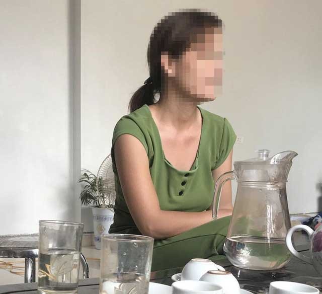 Vụ 42 người có HIV ở Phú Thọ: Gia đình y sĩ đang suy sụp vì lời đồn đoán - 1
Chị Hà Thị H., chia sẻ với PV (Ảnh: Trần Thanh).
