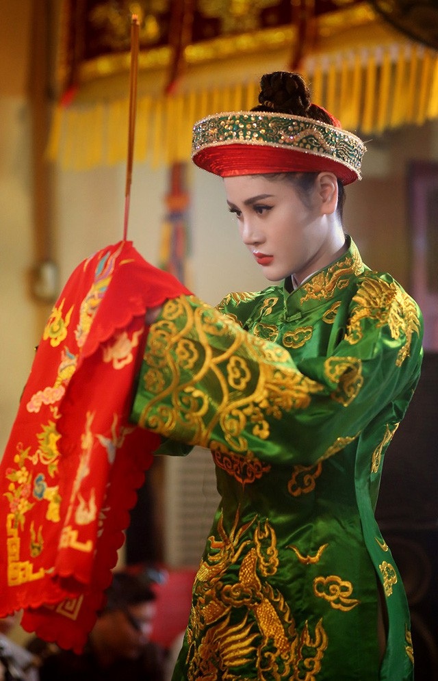 “Cô đồng” Triệu Hà Vy khoe vóc dáng nuột nà trên du thuyền - 7 “Cô đồng” Triệu Hà Vy khoe vóc dáng nuột nà trên du thuyền - 7