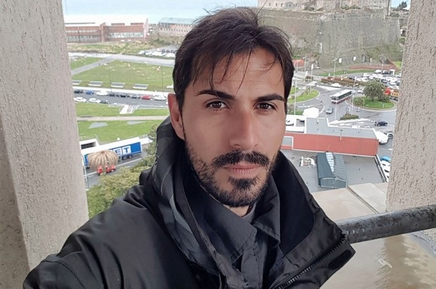 Nạn nhân kể khoảnh khắc rơi cùng ô tô từ cầu cao 45m bị sập ở Italy - 1
Anh Davide Capello (Ảnh: Facebook)