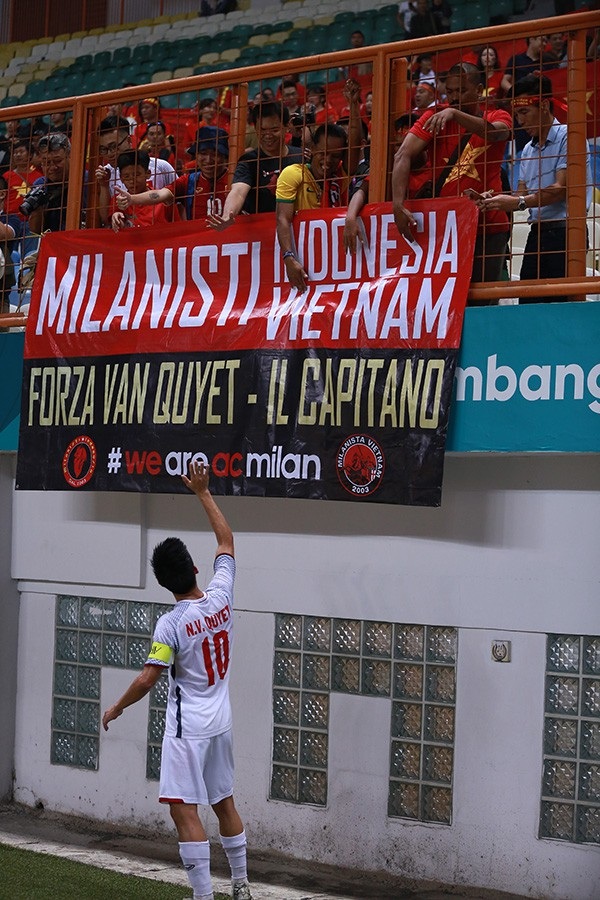 Văn Quyết: “Thật hạnh phúc khi CĐV Việt Nam đã tới sân cổ vũ” - 2
Văn Quyết tri ân cổ động viên tới cổ vũ cho Olympic Việt Nam