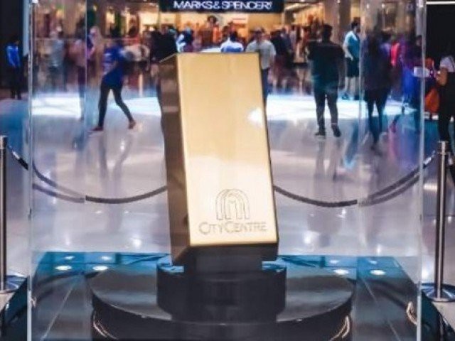 Du khách bất ngờ trúng thỏi vàng 1kg khi du lịch ở Dubai - 1 Du khách may mắn bất ngờ trúng thỏi vàng 1kg khi mua sắm ở Dubai