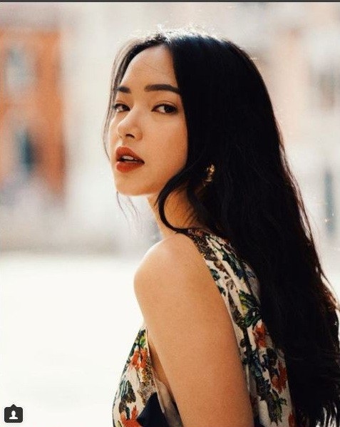 Châu Bùi từng giành được giải Top Fashion Influencer 2017 và góp mặt trong những sàn diễn thời trang đình đám quốc tế.