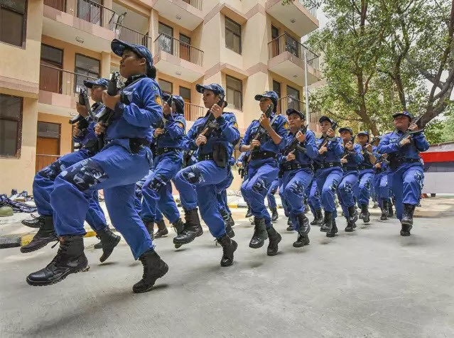Kỹ năng điêu luyện của đội đặc nhiệm toàn “bóng hồng” bảo vệ Thủ tướng Ấn Độ - 1 Đội đặc nhiệm SWAT toàn nữ giới đầu tiên của Ấn Độ (Ảnh: PTI)