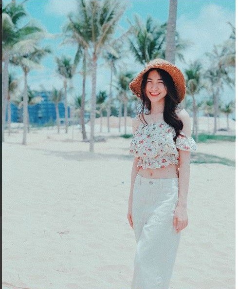 Sau khi chia tay Công Phượng, Hòa Minzy ngày càng nữ tính và xinh đẹp. Những hình ảnh mới nhận được phản hồi tích cực, đánh dấu cho thấy sự trưởng thành trong suy nghĩ của nữ ca sĩ.