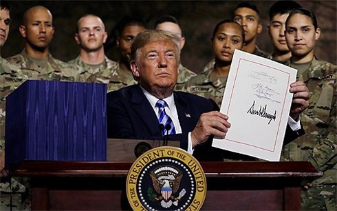 Những thay đổi lớn trong Đạo luật quốc phòng mới NDAA của Mỹ - 1
Tổng thống Donald Trump vừa thành luật Đạo luật Cấp thẩm quyền Quốc phòng Quốc gia. (Ảnh: Reuters)