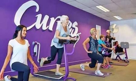 Kiếm hàng nghìn tỷ đồng/năm nhờ mở phòng gym cho... các cụ bà - 1 Curves – phòng gym dành riêng cho phụ nữ trung niên và cao tuổi tại Nhật Bản