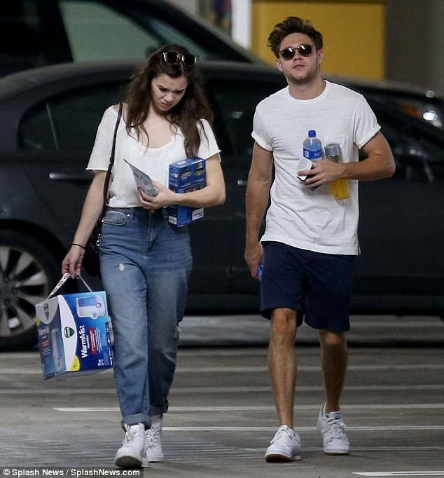 Thành viên nhóm One Direction hạnh phúc bên bạn gái xinh đẹp - 6
Hồi tháng 7, Niall Horan cũng tới New York thăm bạn gái khi rảnh rỗi