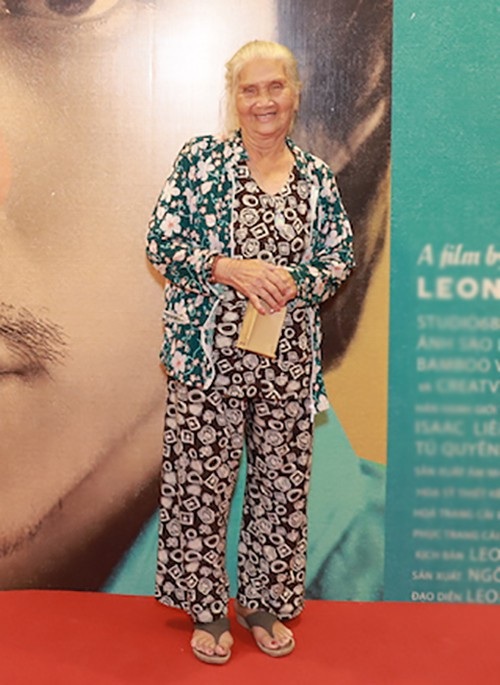 Nghệ sĩ Hồng Sáp giản dị và gần gũi từ trong phim ra đến ngoài đời