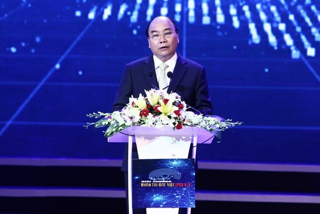 Giao lưu trực tuyến Nhân tài Đất Việt 2018: Thấy được khát vọng của tuổi trẻ - 4
Thủ tướng Nguyễn Xuân Phúc chia sẻ những cảm xúc về Giải thưởng Nhân tài Đất Việt tại đêm trao giải Nhân tài Đất Việt 2017