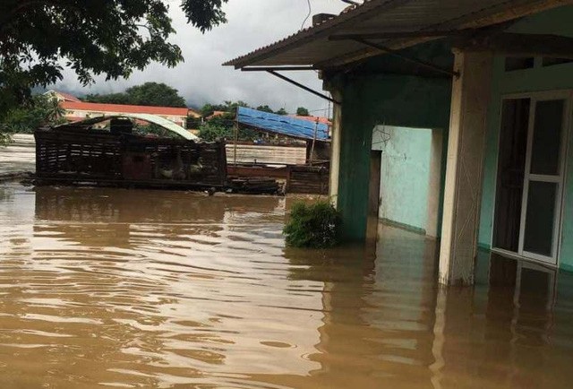 Các tỉnh vùng núi phía Bắc và Thanh Hóa - Nghệ An tiếp tục mưa to - 1 Nước sông Mã dâng cao khiến nhiều hộ dân tại huyện Cẩm Thủy (Thanh Hóa) bị ngập lụt. (Ảnh: Duy Tuyên).