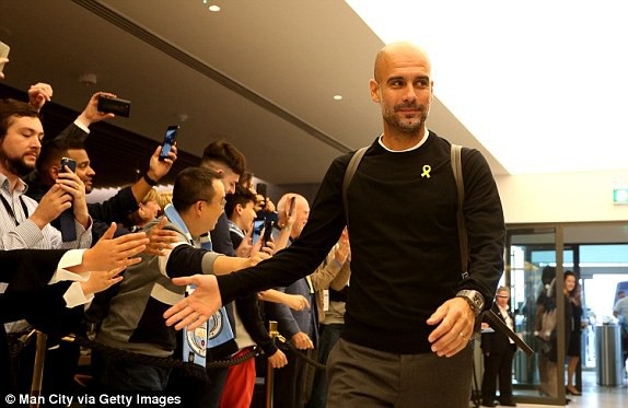 
Guardiola đến Etihad chuẩn bị cho trận gặp Huddersfields
