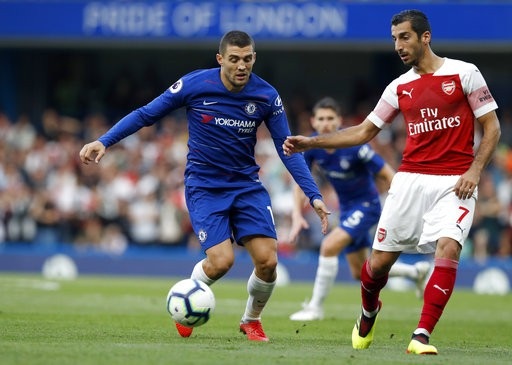 Chelsea 3-2 Arsenal: "Pháo thủ" lại gây thất vọng - 3
Kovacic (trái) đã ra sân thi đấu cho Chelsea