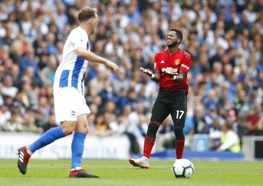 Brighton 3-2 MU: Thất bại ê chề - 4
Fred (phải) cũng không thi đấu tốt trong hiệp thi đấu thứ nhất
