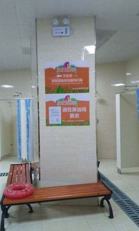 Công viên gây tranh cãi khi lắp camera trong nhà WC dành cho phụ nữ - 2 Dù phía đại diện công viên nước khẳng định, mục đích lắp camera tại khu vực này để kiểm soát mọi hành vi trộm cắp và đảm bảo không lọt hình ảnh nhạy cảm của khách hàng ra ngoài, nhưng điều này vẫn khiến nhiều người bất an