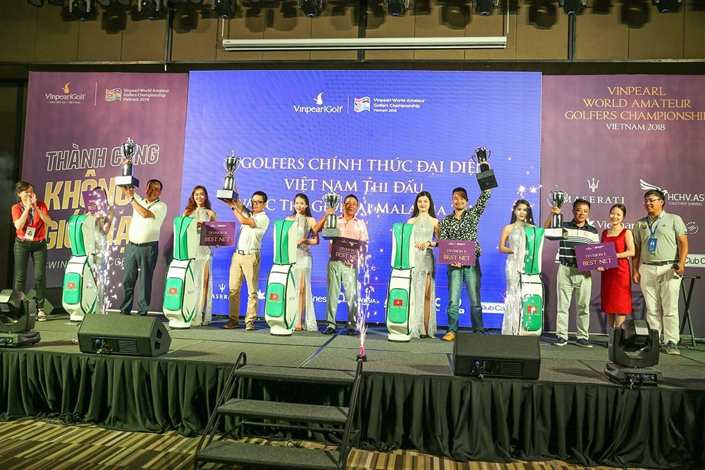5 gôn thủ xuất sắc nhất Vinpearl WAGC Vietnam 2018 tham dự VCK giải WAGC thế giới - 1
Các tay gôn đã có màn rượt đuổi điểm số ngoạn mục trong ngày thi đấu Chung kết để tạo nên một kết quả đầy bất ngờ. Địa hình đặc biệt của sân Vinpearl Golf Nam Hội An đã đem đến những thử thách vô cùng thú vị cho các gôn thủ.