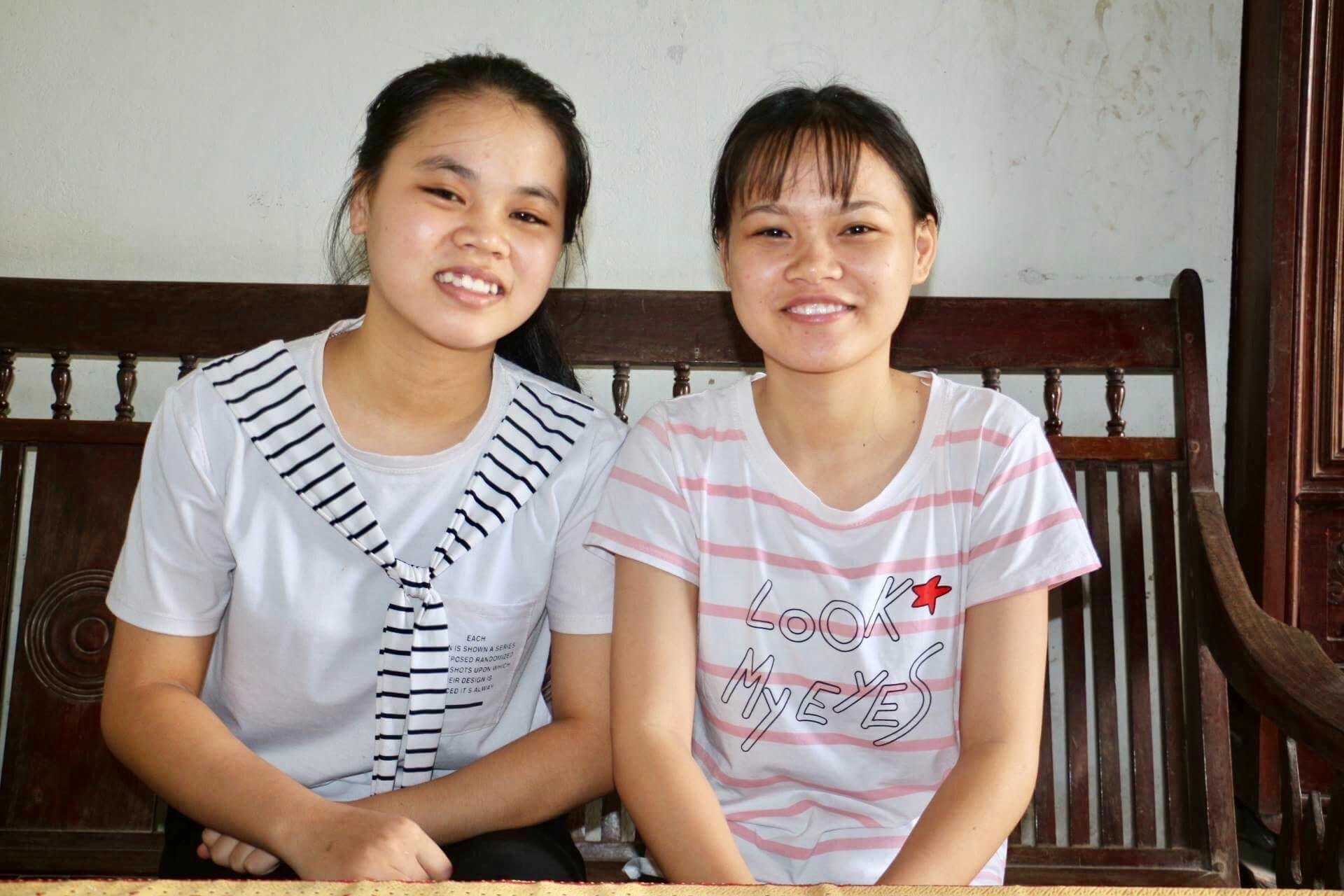 Đôi bạn thân “trường làng” làm nức lòng thầy cô - 1
Phương (bên trái) và Trinh thực sự là tấm gương sáng về học tập cũng như nghị lực sống.
