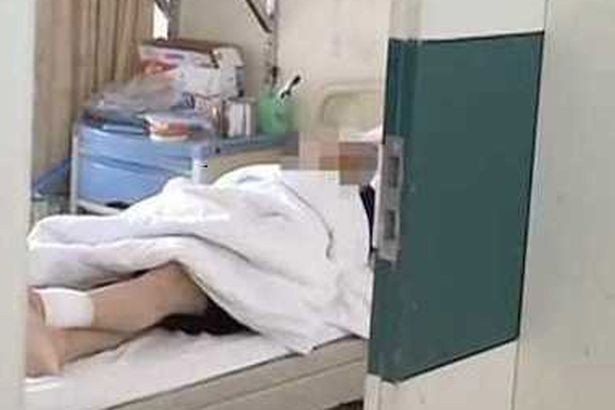 Khỏa thân đánh răng, bị vợ cắt phăng "của quý" - 2 Khỏa thân đánh răng, bị vợ cắt phăng "của quý" - 2