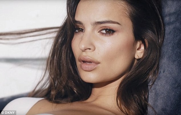 Emily Ratajkowski và Kate Upton đọ dáng bốc lửa - 9