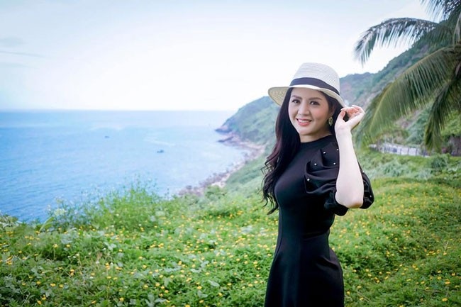 “Nữ hoàng phòng trà” Đinh Hiền Anh và lần “nên duyên” khó tin cùng Đỗ Bảo - 3 Vẻ đẹp mặn mà của Nữ hoàng phòng trà Đinh Hiền Anh.