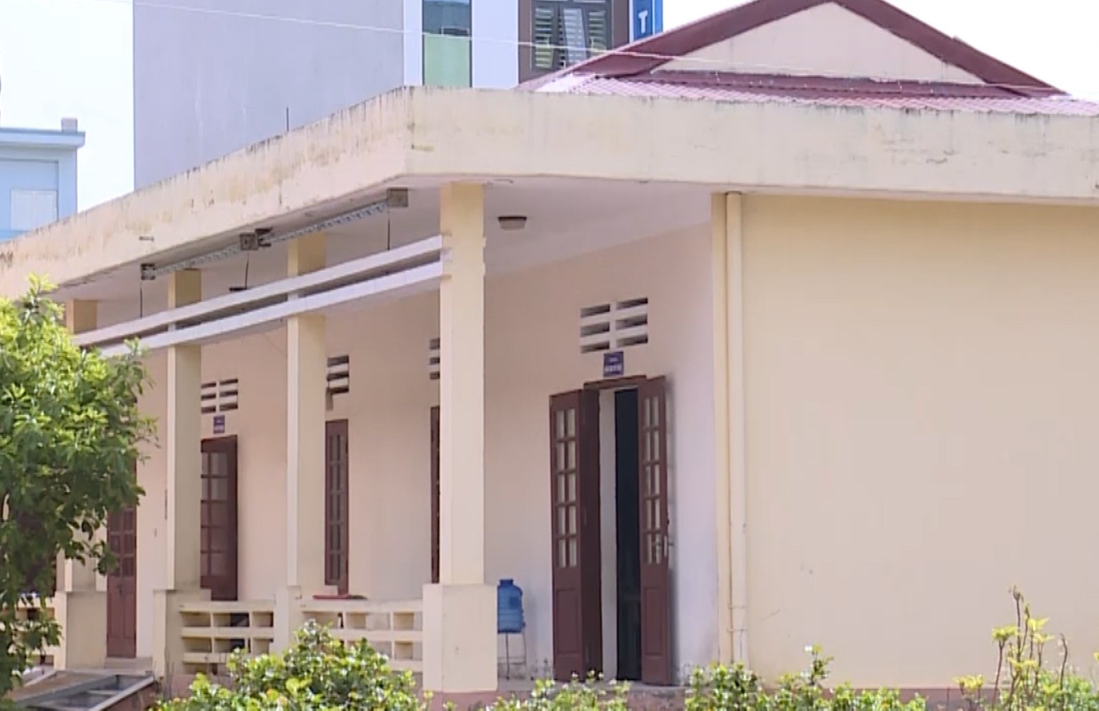 Thanh Hóa: Lắp ghép phòng chức năng để học sinh có phòng học - 1 Nhiều phòng chức năng của trường và phòng họp đa năng phải dùng để ngăn ra cho học sinh học.