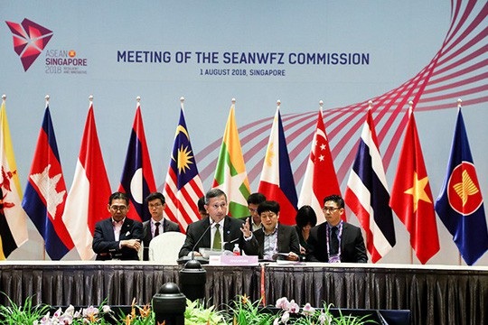 ASEAN ghi nhận "quan ngại" về biển Đông - 1
Bộ trưởng Ngoại giao Singapore Vivian Balakrishnan tại cuộc họp của Ủy ban về Khu vực Đông Nam Á không có vũ khí hạt nhân (SEANWFZ) hôm 1-8 Ảnh: UNTVWEB.COM