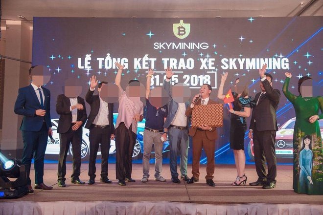 Dàn siêu xe và những đêm 'tiệc tùng xa xỉ' của ông chủ tiền ảo Sky Mining - 5
.Để lấy niềm tin của nhà đầu tư, Sky Mining “trao tặng” những xế sang và phần thưởng giá trị cho nhà đầu tư VIP