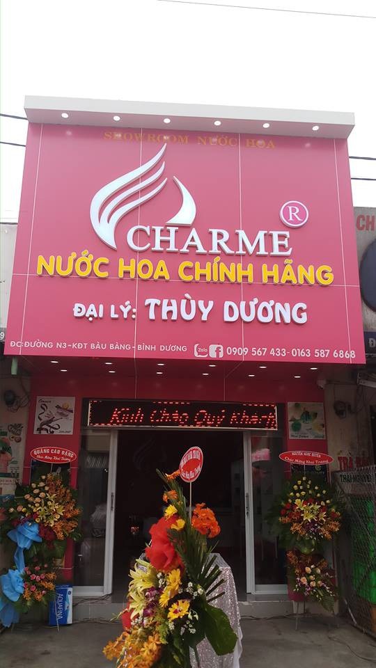 Gây dựng showroom nước hoa từ hai bàn tay trắng, mẹ trẻ 8X gây sốt cộng đồng mạng - 4 Gây dựng showroom nước hoa từ hai bàn tay trắng, mẹ trẻ 8X gây sốt cộng đồng mạng - 4