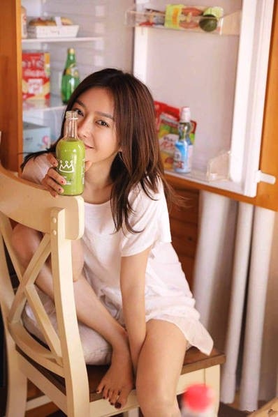 Nhan sắc như thiếu nữ đôi mươi của “Phú sát hoàng hậu” Tần Lam - 11
Nữ diễn viên của Hoàn châu cách cách 3 sở hữu dáng vóc nhỏ nhắn nhờ việc tập yoga đều dặn. Cô được truyền thông và người hâm mộ tôn vinh là một trong những mỹ nhân không tuổi của làng giải trí Hoa ngữ.