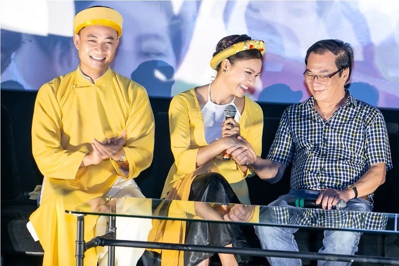 Ông bố “đẹp trai nhất” “Bố ơi! Mình đi đâu thế” trải lòng cuộc sống sau ly hôn - 4 Đạo diễn Khải Hưng từng nhận xét Tiến Lộc cách đây 20 năm trông khá bê đê nhưng giờ đây rất nam tính còn Phạm Phương Thảo luôn ấn tượng với vẻ ngoài của Tiến Lộc.