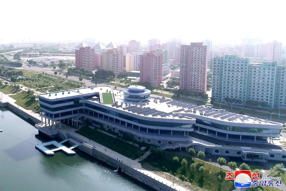 Nhà hàng cá sông Daedong ở Bình Nhưỡng với diện tích rộng lớn. (Ảnh: Reuters)