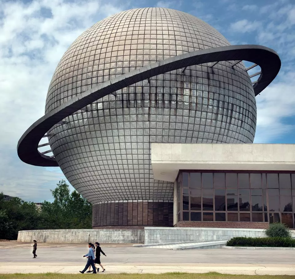 Cung điện tử và thiên văn hình với thiết kế hình sao Thổ tại Triều Tiên. (Ảnh: Mark Edward Harris)