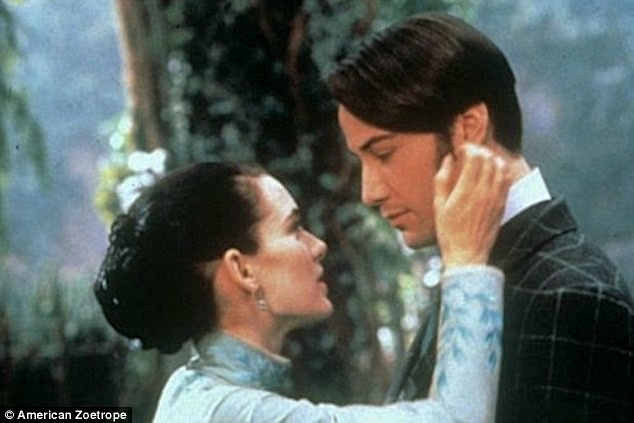 Winona Ryder and Keanu Reeves in “Dracula” (1992).