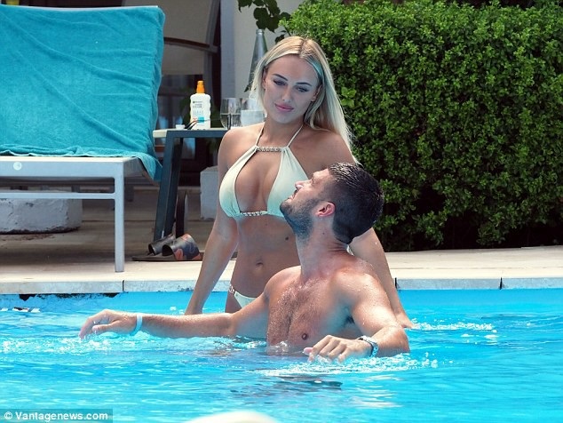 Amber Turner tình tứ bên bạn trai - 3
Sau nhiều lần chia tay, Amber Turner và Dan Edgar giờ lại tái hợp