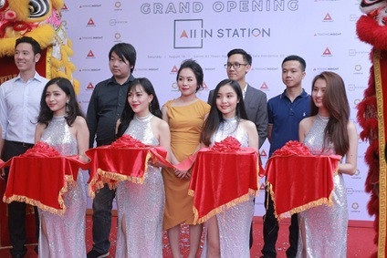 All In Station – Điểm hội tụ đầu tiên hệ sinh thái Blockchain Việt Nam - 1 Các founder và khách mời cắt băng khai trương không gian blockchain đầu tiên tại Việt Nam