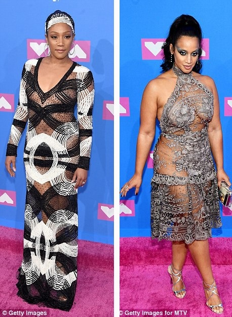 Hai nữ diễn viên Tiffany Haddish (trái) và Dascha Polanco (phải)