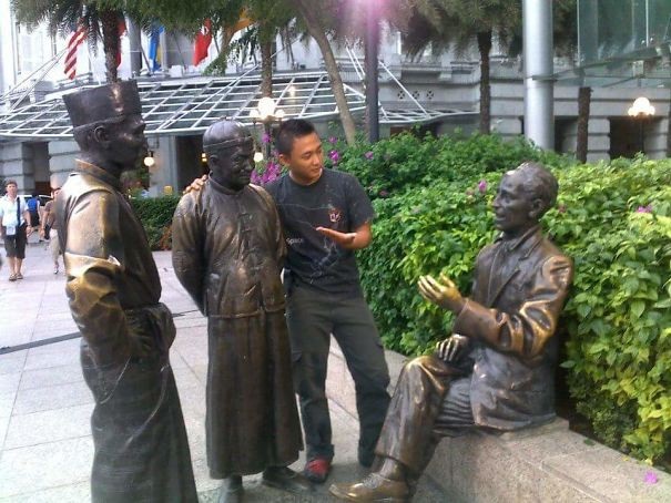 Khi dẫn bạn mới về nhà