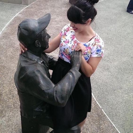 Khi cô đơn quá lâu và muốn tìm một người bạn nhảy