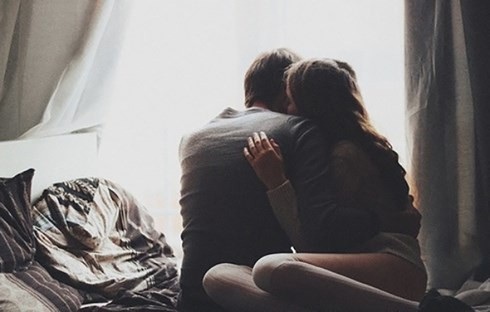 Trong lúc say, tôi lỡ qua đêm với bạn thân để rồi có bầu - 1
Trong cơn say, chúng tôi đã đi quá giới hạn mà không hề hay biết. (ảnh minh họa)