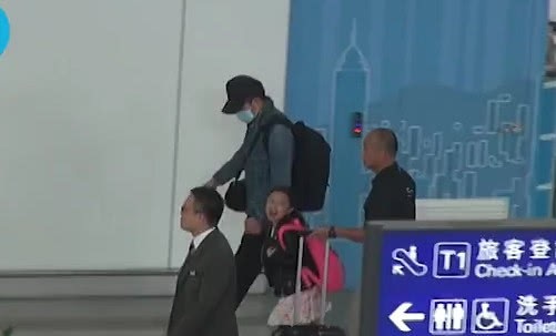 Lộ hình ảnh hiếm hoi của con gái Lưu Đức Hoa - 6
Cô con gái của ngôi sao nổi tiếng rất hoạt bát, sinh động và đáng yêu.