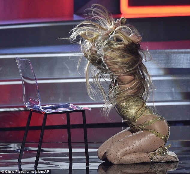 Jennifer Lopez gọi bạn trai là “bạn tâm giao” - 22 Jennifer Lopez gọi bạn trai là “bạn tâm giao” - 22