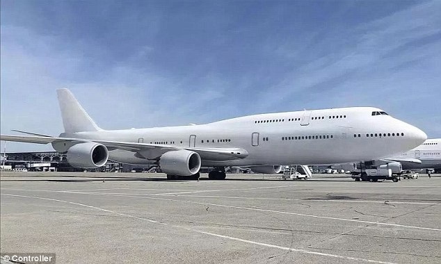 Bên trong chuyên cơ trị giá gần 640 triệu USD của Hoàng gia Qatar - 1 Theo Dailymail, Hoàng gia Qatar đã rao bán một chiếc chuyên cơ sang trọng trên trang web giao dịch hàng không Controller, ở mục máy bay cũ đã qua sử dụng.