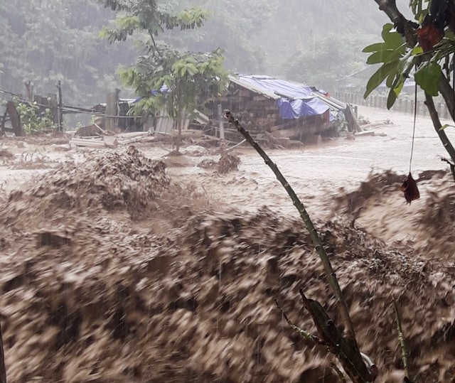Lũ cuốn trôi, sập 9 căn nhà, khiến 2 người dân Mường Ải thiệt mạng và gần 40 người mất nhà cửa
