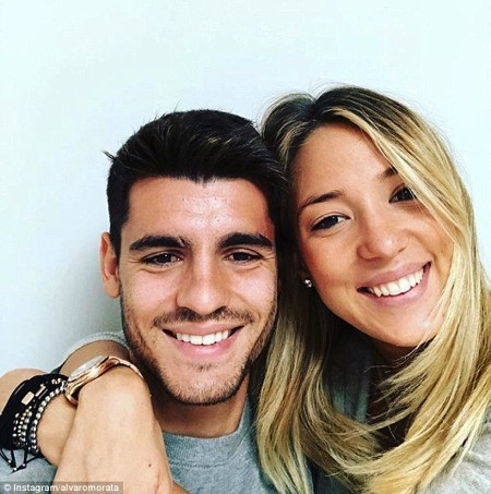 Bà xã xinh đẹp là nguồn sức mạnh giúp Morata “nổ súng” trở lại? - 2 Tổ ấm gia đình chính là nguồn sức mạnh to lớn cổ vũ Morata